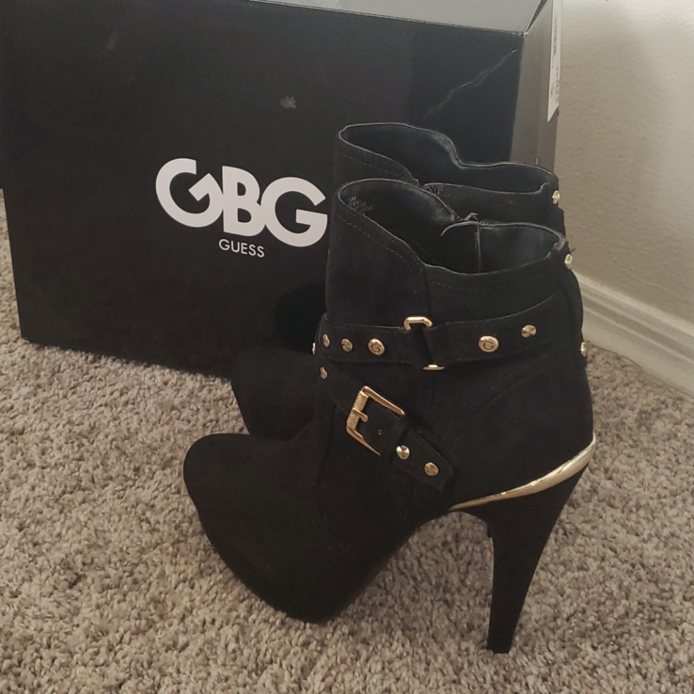 Guess woman's shoes